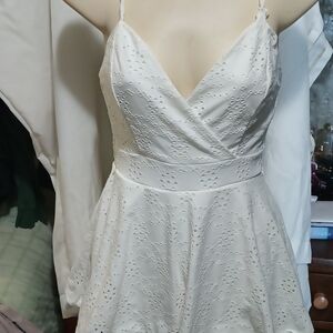 Elegant White Sleeveless Dress